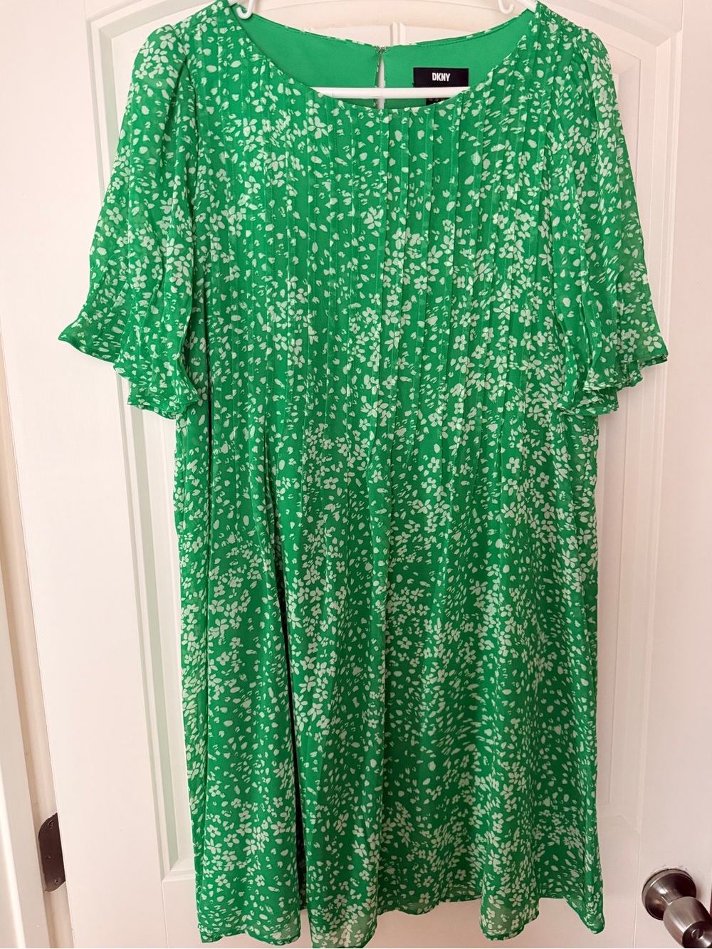 DKNY Green and White Floral Shift Dress size 14